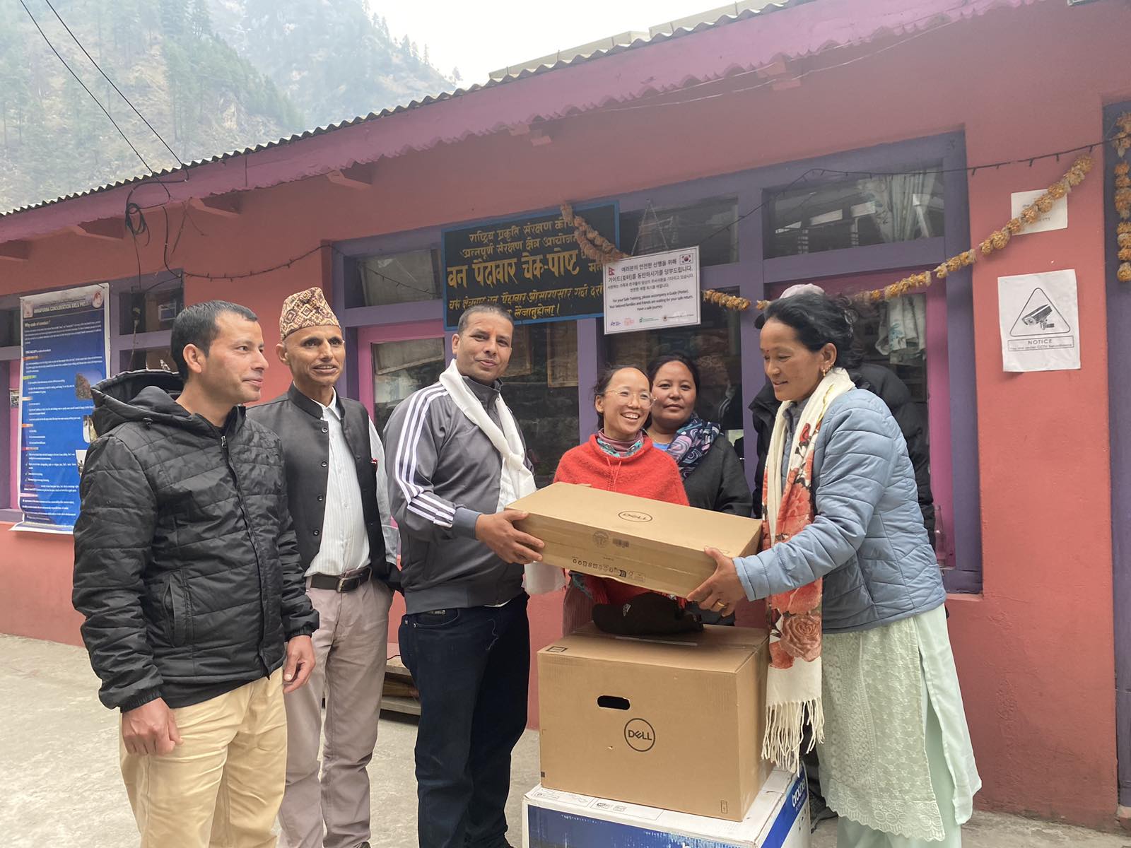 महिला विकास कार्यक्रमद्वारा प्रबर्द्धित सहकारी संस्थालाई संस्थागत सुदृढीकरण सामग्री हस्तान्तरण, 2080